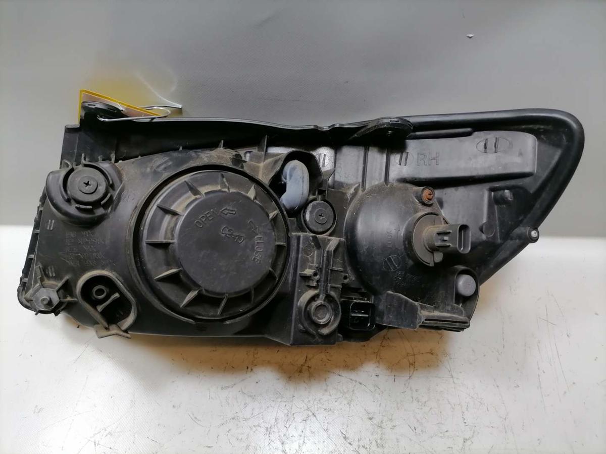 Kia Cerato original Scheinwerfer vorn rechts Halogen Bj.2004